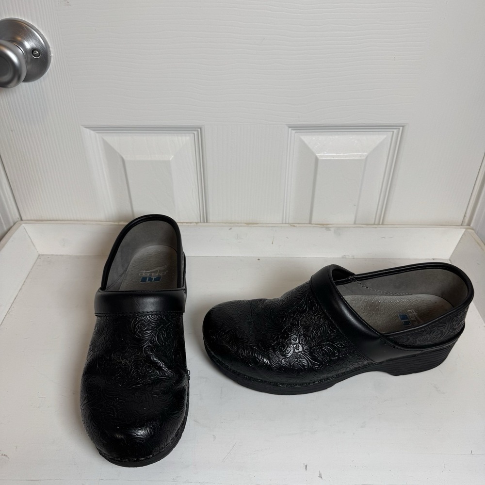 DANSKO LT PRO CLOGS LADIES 9 -10/ EURO 40/ BLACK FLORAL/ GOOD CONDITION